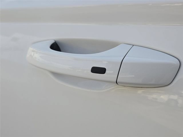 Used 2025 Volkswagen Taos SE FWD image 7