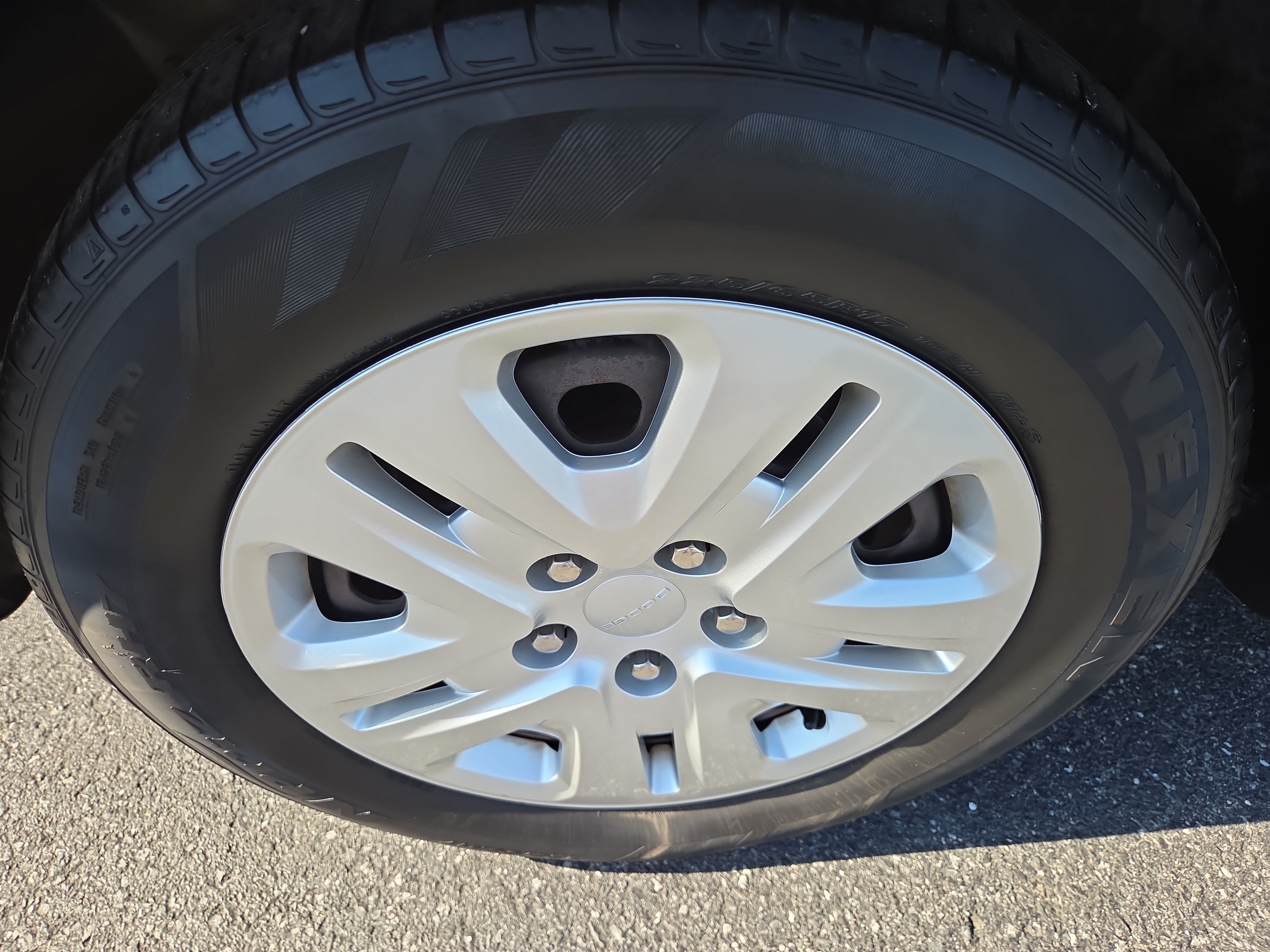 Used 2019 Dodge Journey SE FWD image 11