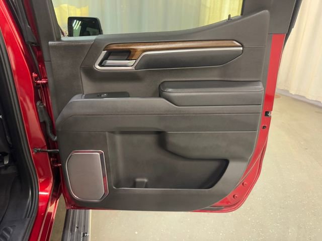 Used 2025 Chevrolet Silverado 1500 High Country AWD/4WD image 39