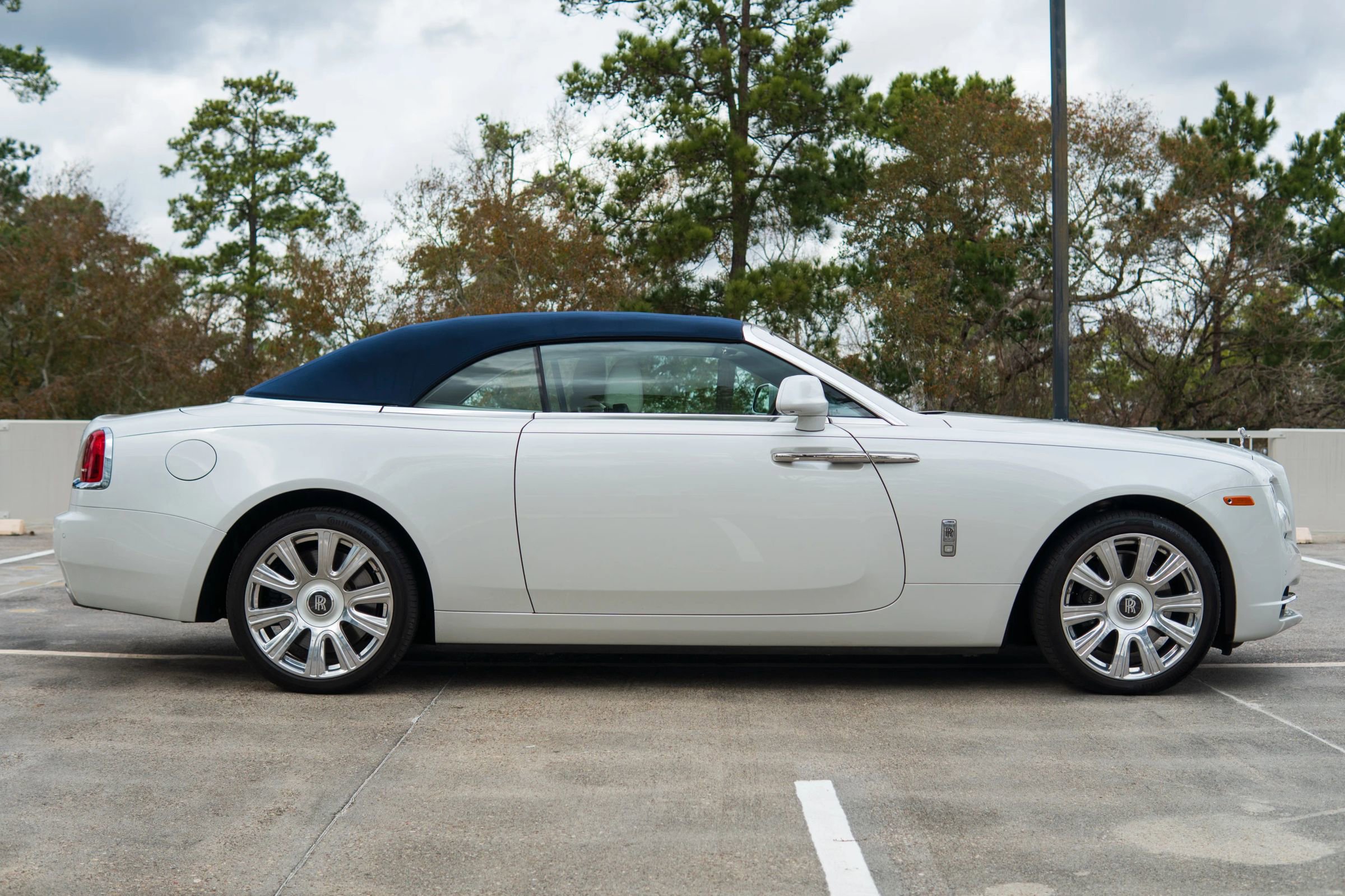 Used 2017 Rolls-Royce Dawn image 13