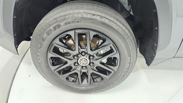 Used 2024 Toyota Tundra Limited image 34