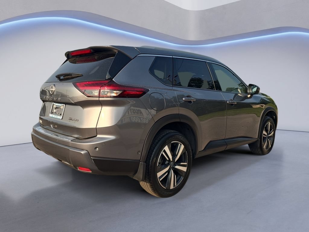 Used 2025 Nissan Rogue SL AWD/4WD image 6