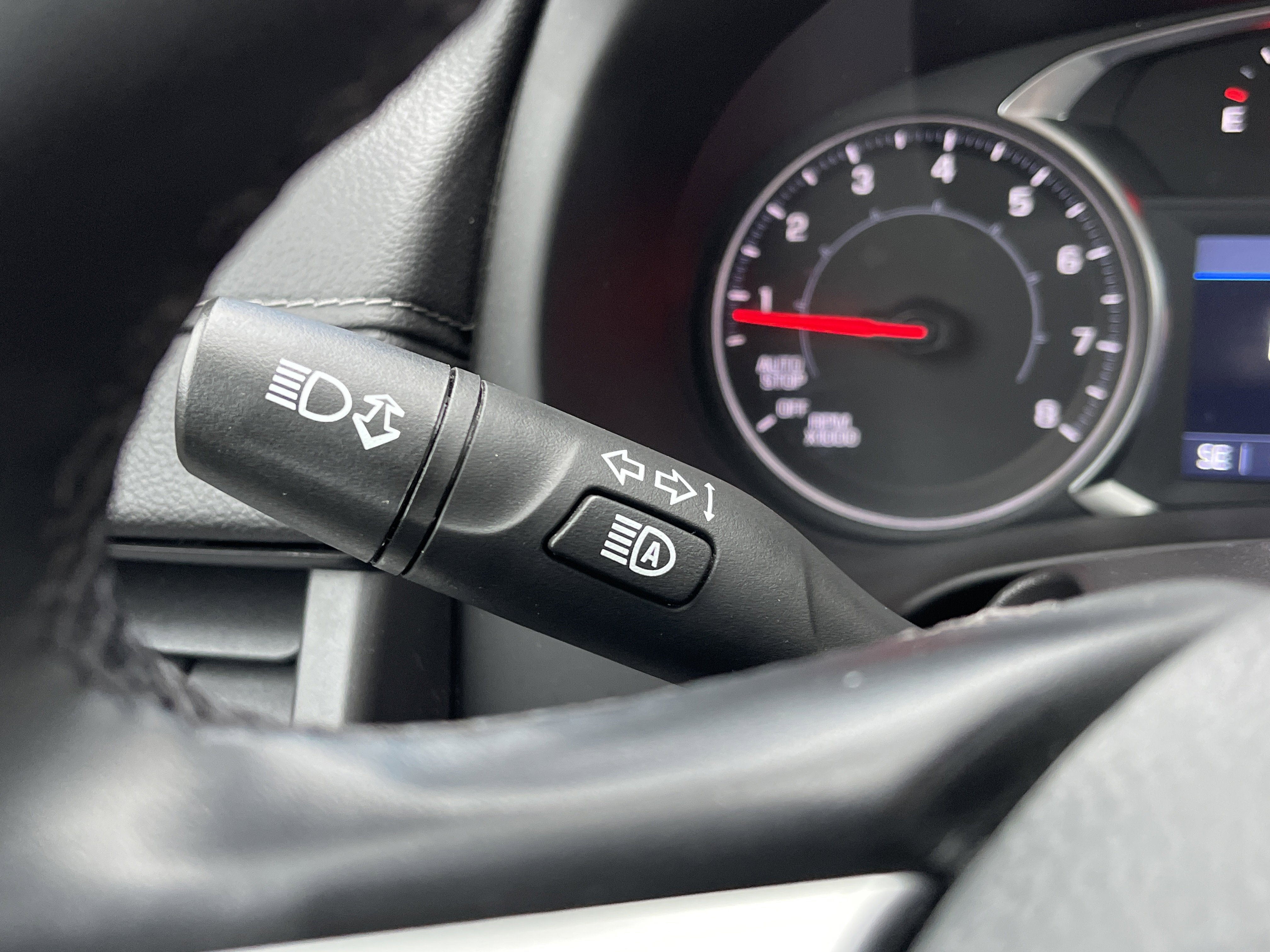 Used 2024 GMC Terrain SLT w/ Infotainment Package II image 25