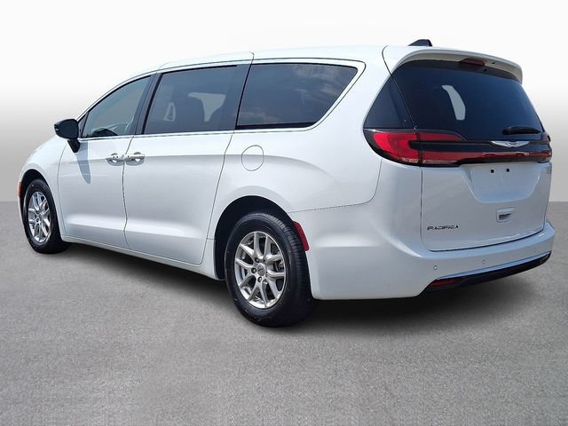 Used 2025 Chrysler Pacifica Select FWD image 6