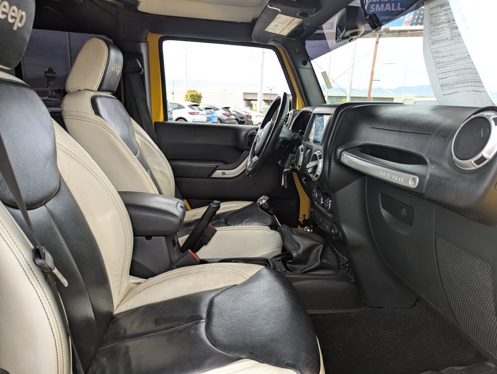 Used 2015 Jeep Wrangler Unlimited Sahara w/ Connectivity Group AWD/4WD image 32
