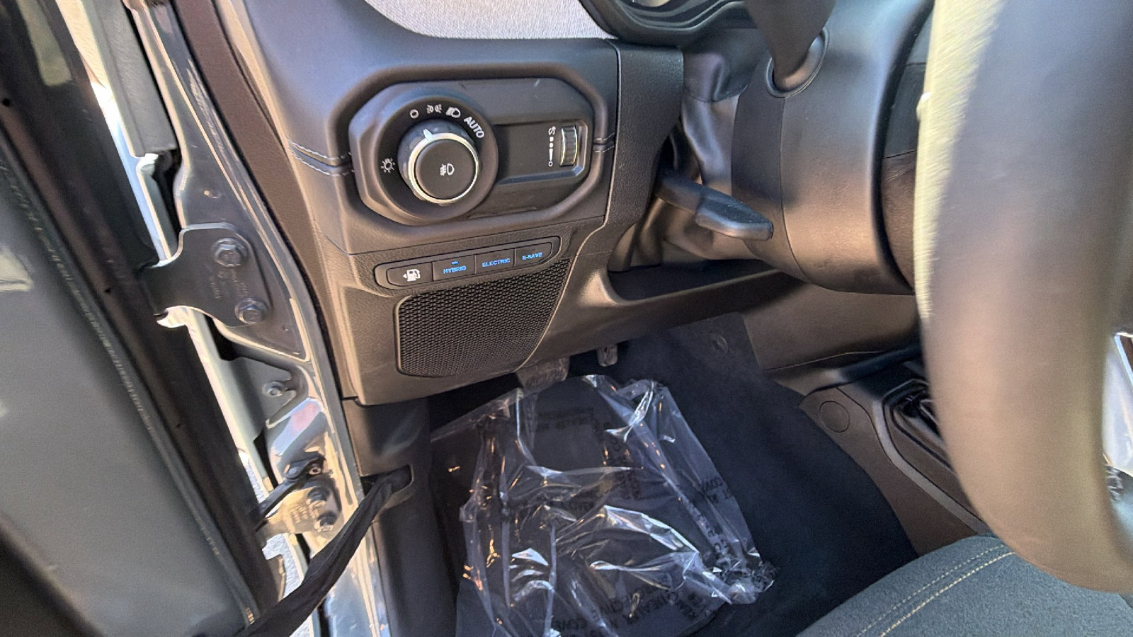 Used 2025 Jeep Wrangler Sahara w/ Safety Group image 25