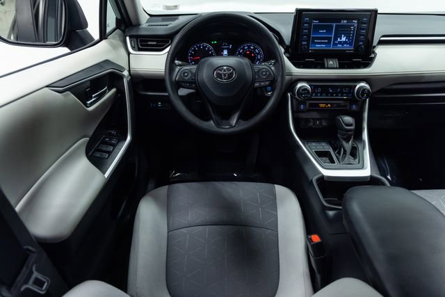 Used 2022 Toyota RAV4 XLE FWD image 3