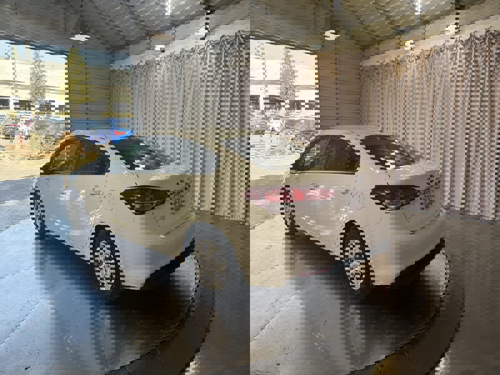 Used 2017 Kia Forte LX image 3