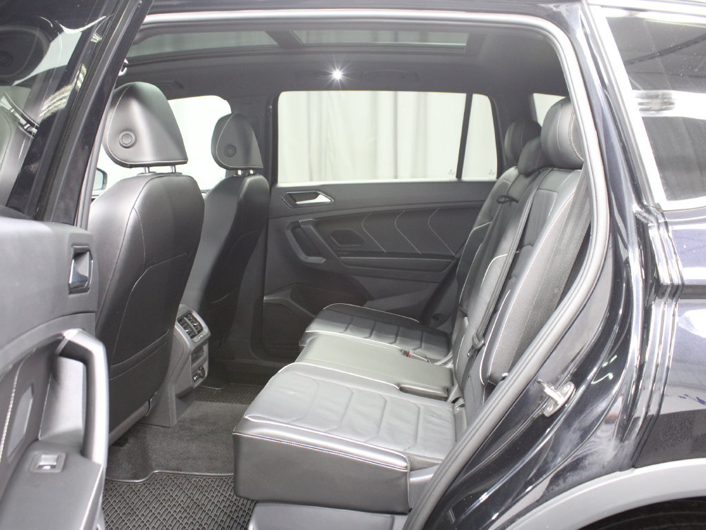 Used 2024 Volkswagen Tiguan SEL R-Line w/ MDO Package, Two-Row AWD/4WD image 16