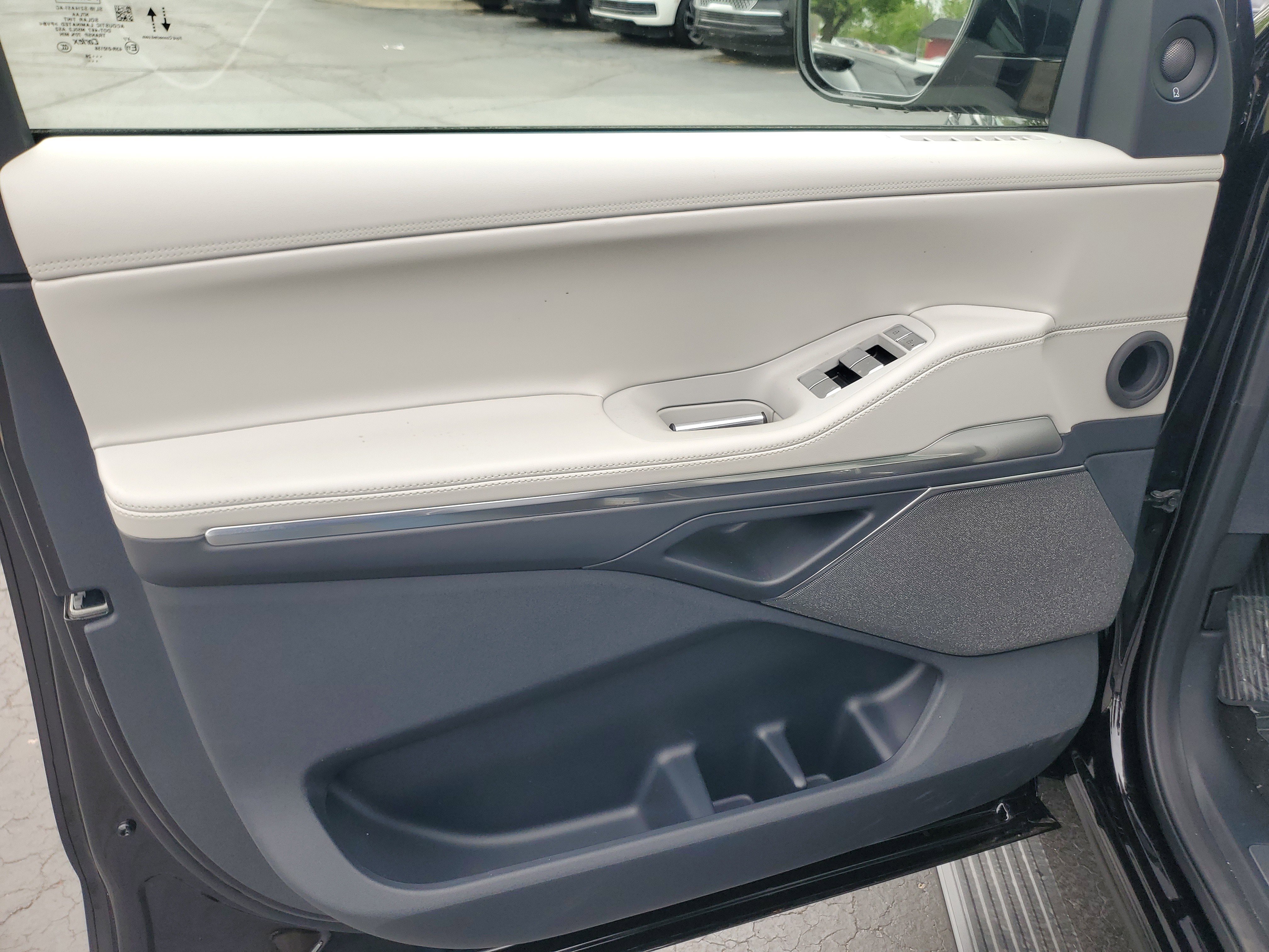 New 2026 Lincoln Navigator Reserve w/ Jet Appearance Package AWD/4WD image 6
