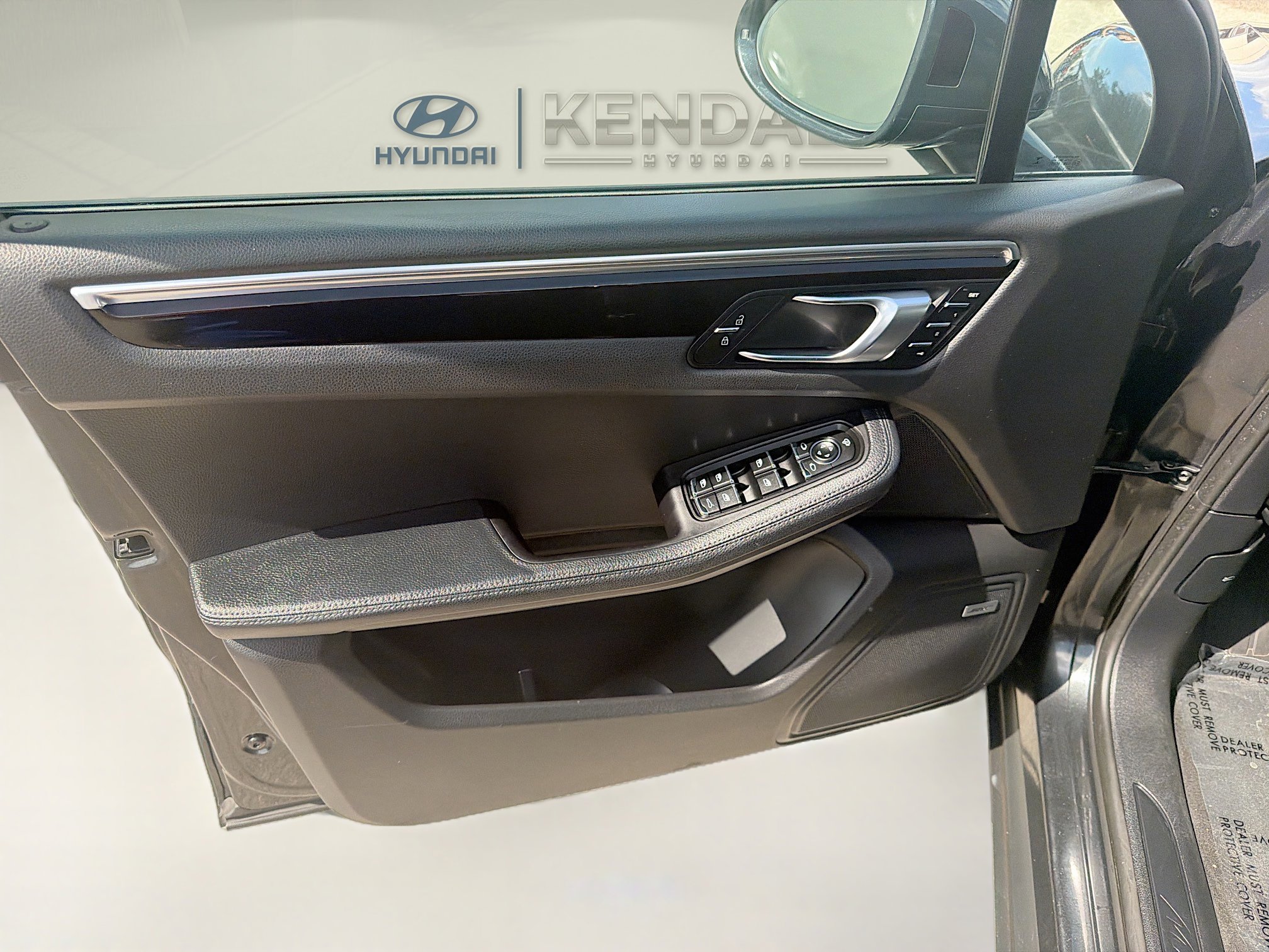 Used 2023 Porsche Macan image 17