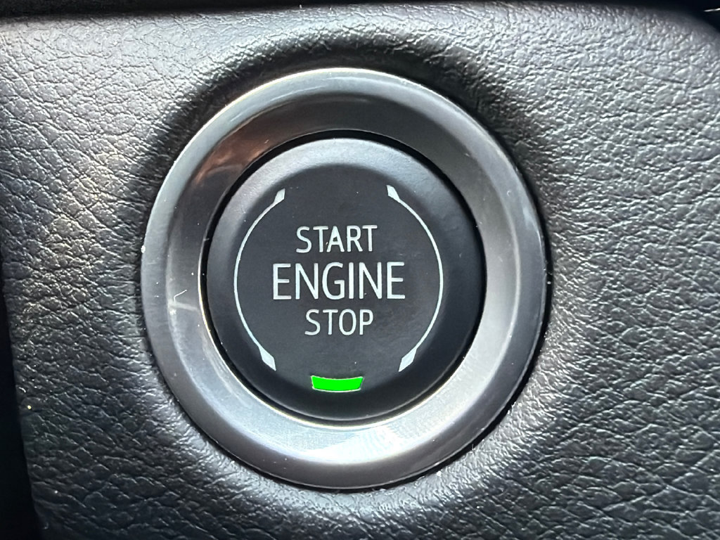 Used 2025 Cadillac XT4 Sport FWD image 30