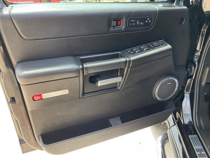 Used 2005 HUMMER H2 w/ Preferred Equipment Group AWD/4WD image 32
