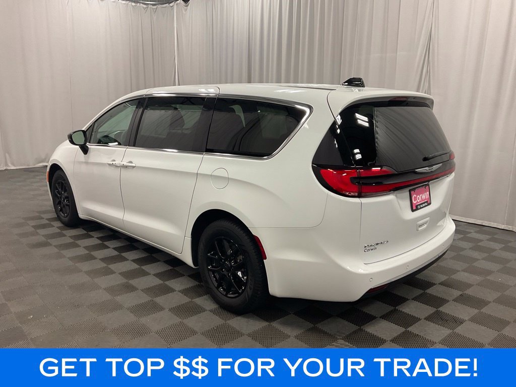 Used 2024 Chrysler Pacifica Touring FWD image 3