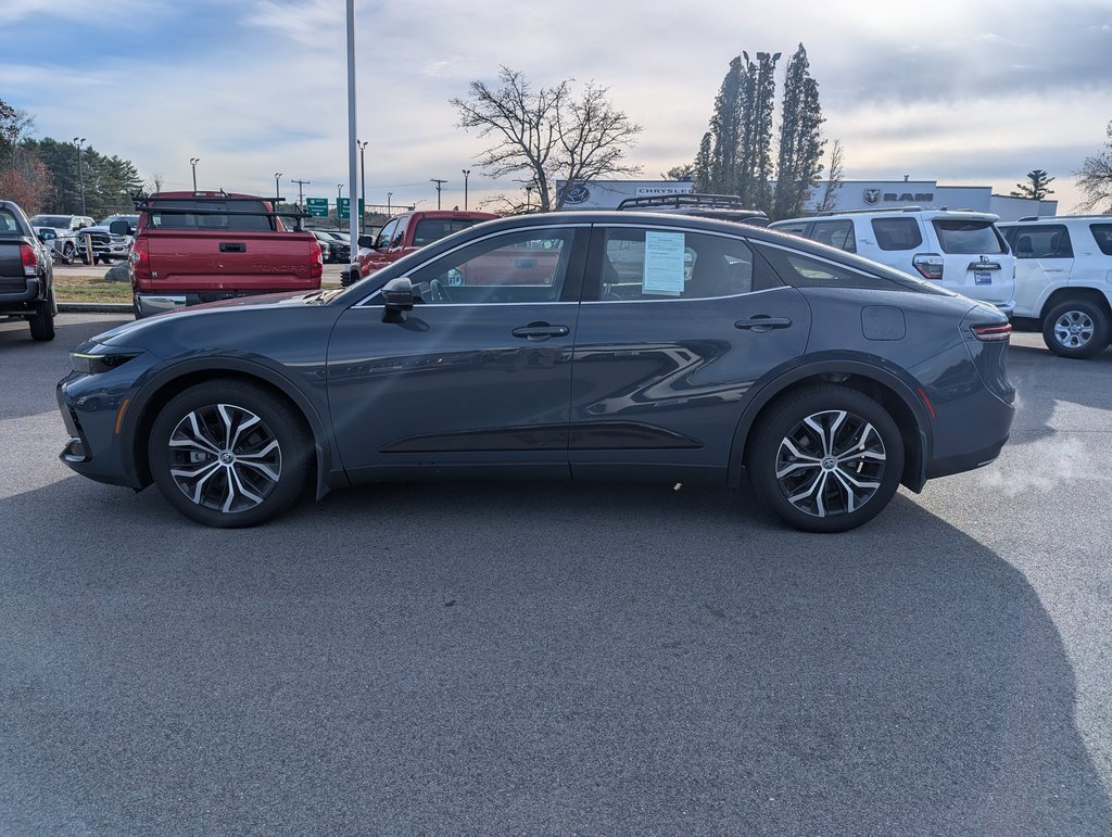 Used 2025 Toyota Crown XLE image 2