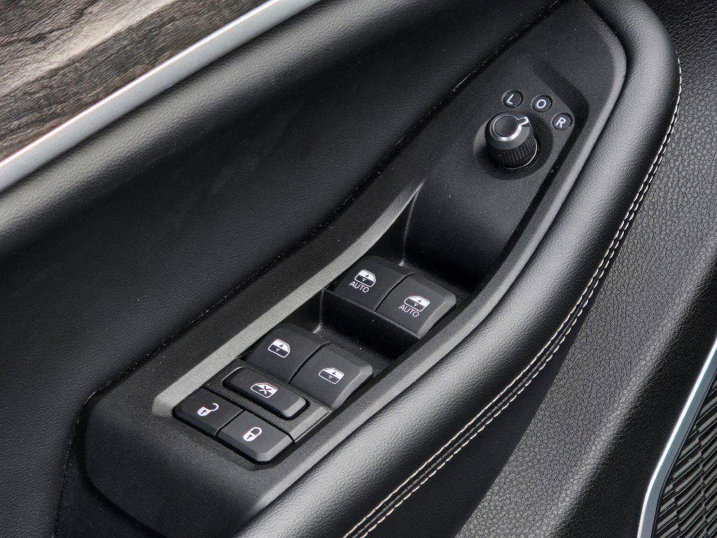 Used 2024 Jeep Grand Cherokee Limited w/ Black Appearance Package image 20