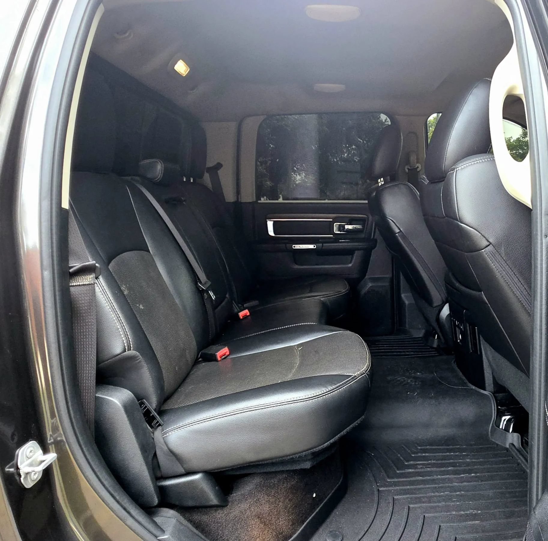 Used 2017 RAM 3500 Laramie AWD/4WD image 6