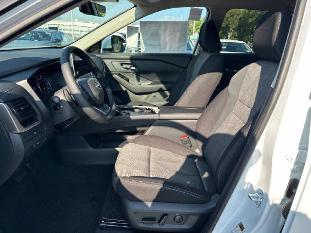 New 2026 Nissan Rogue SV w/ Cold Weather Package AWD/4WD image 24