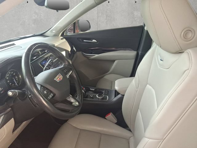 Used 2023 Cadillac XT4 Luxury w/ Cold Weather Package FWD image 24