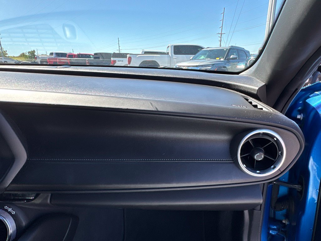 Used 2017 Chevrolet Camaro LT RWD image 19