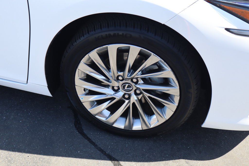 Used 2023 Lexus ES 300h w/ Accessory Package (Z1) FWD image 10