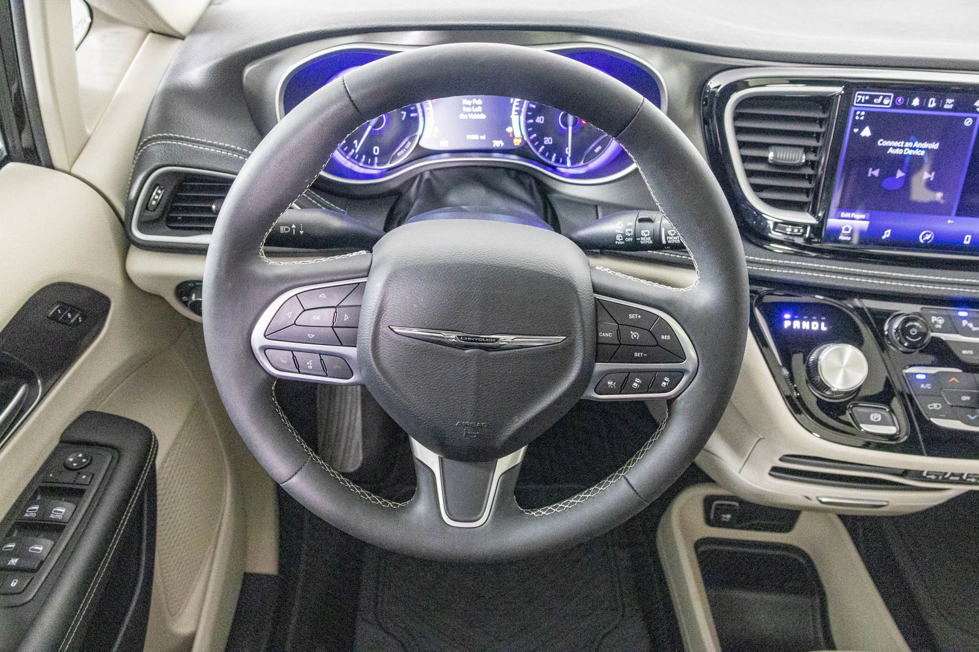 Used 2024 Chrysler Pacifica Touring-L image 33