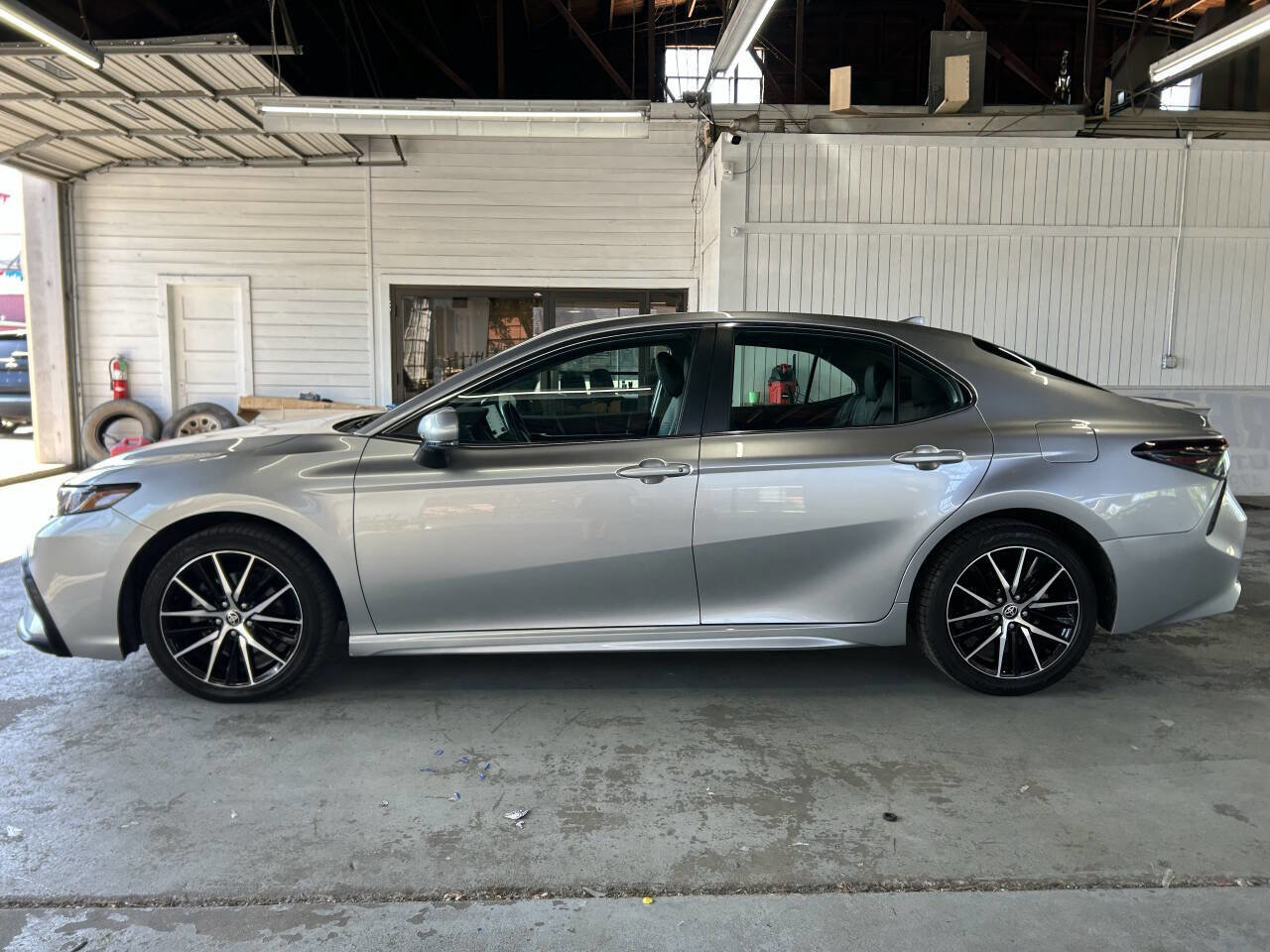 Used 2022 Toyota Camry SE image 7