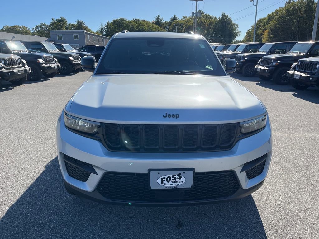 New 2025 Jeep Grand Cherokee Altitude image 2