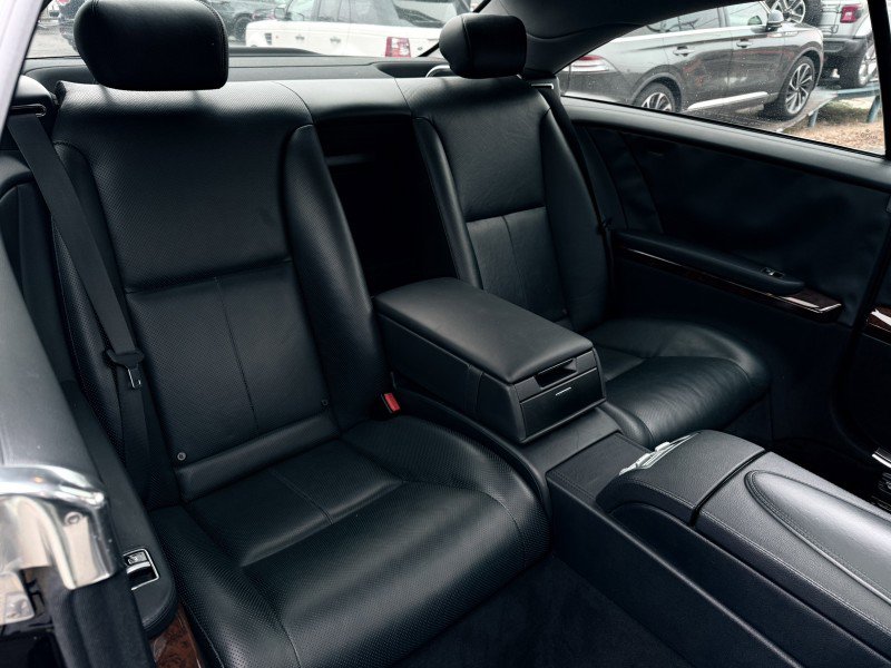 Used 2010 Mercedes-Benz CL 550 4MATIC image 32