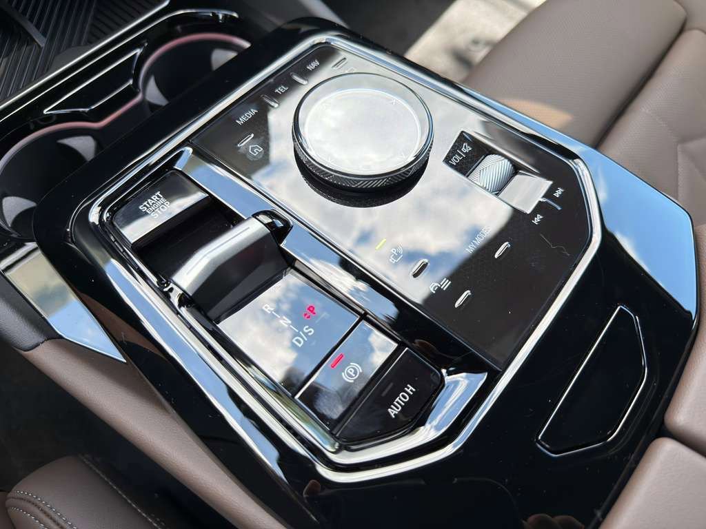 New 2026 BMW 550e xDrive AWD/4WD image 21