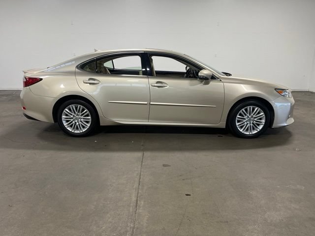 Used 2014 Lexus ES 350 w/ Luxury Package FWD image 2