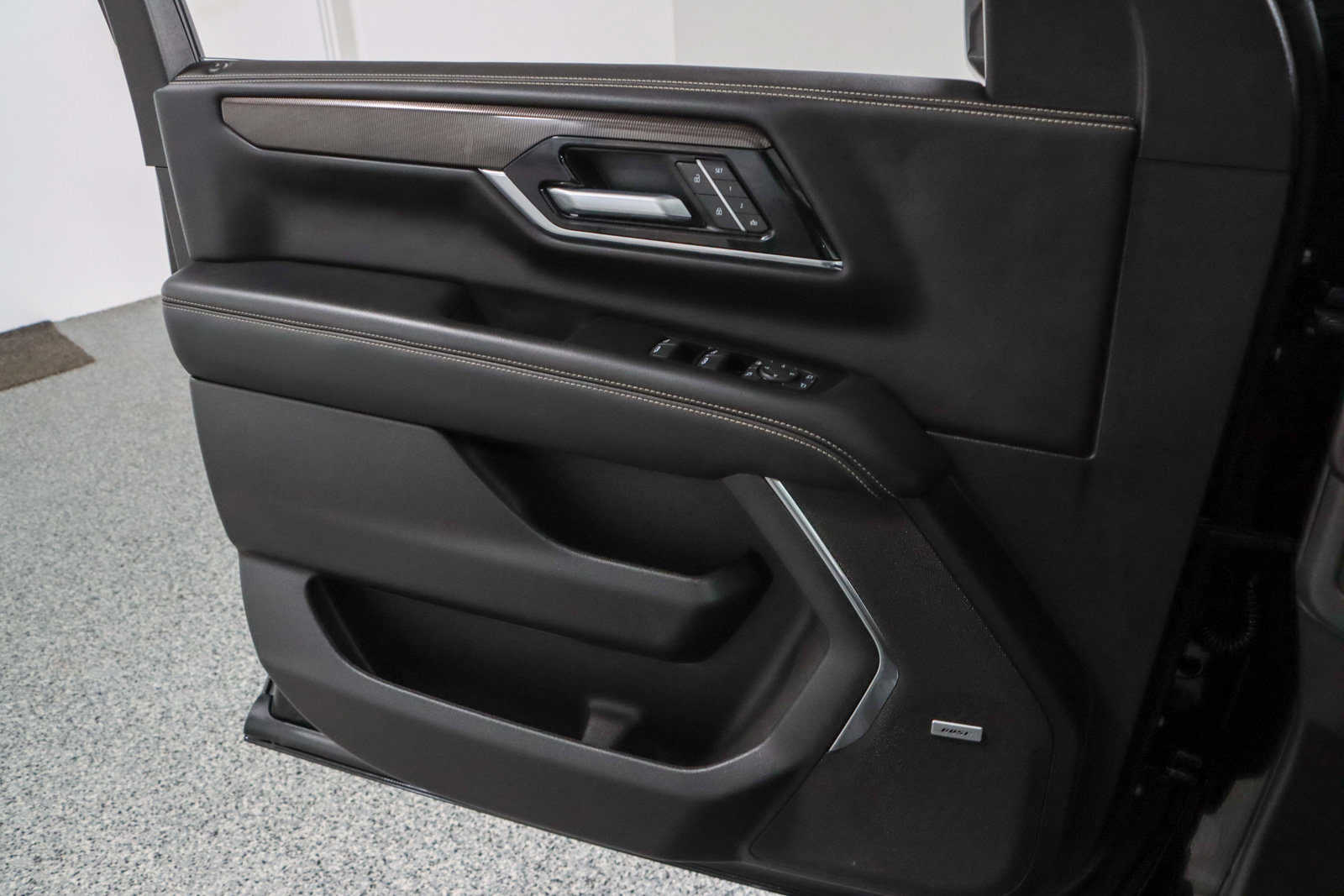 Used 2025 GMC Yukon XL Elevation w/ Elevation Premium Package image 27