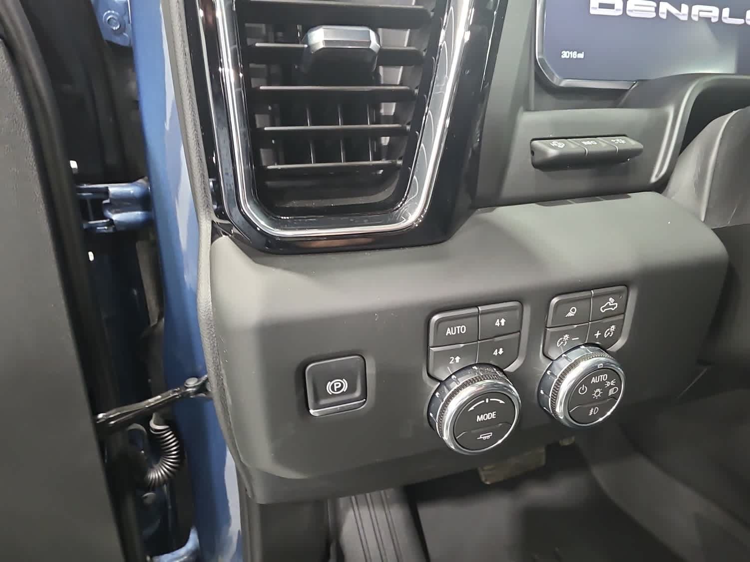Certified 2026 GMC Sierra 1500 Denali AWD/4WD image 17
