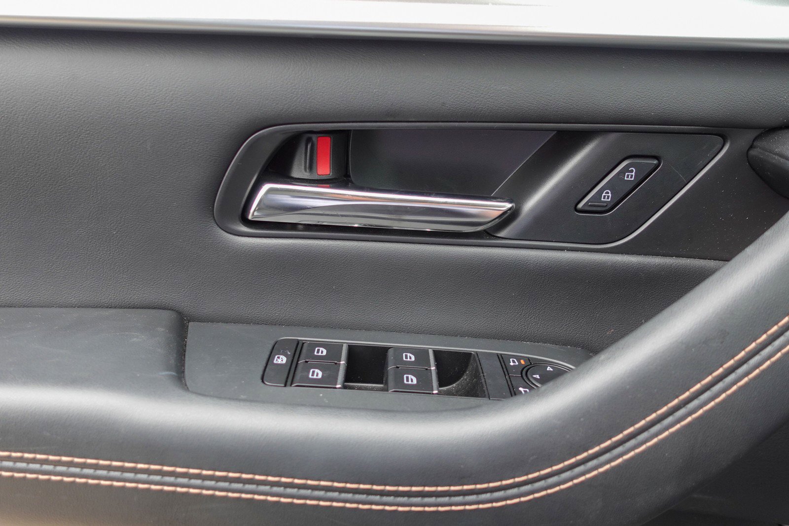 Certified 2024 MAZDA CX-90 Plug-In Hybrid w/ Preferred image 11