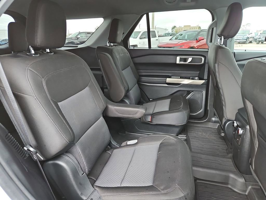 Used 2023 Ford Explorer XLT image 32
