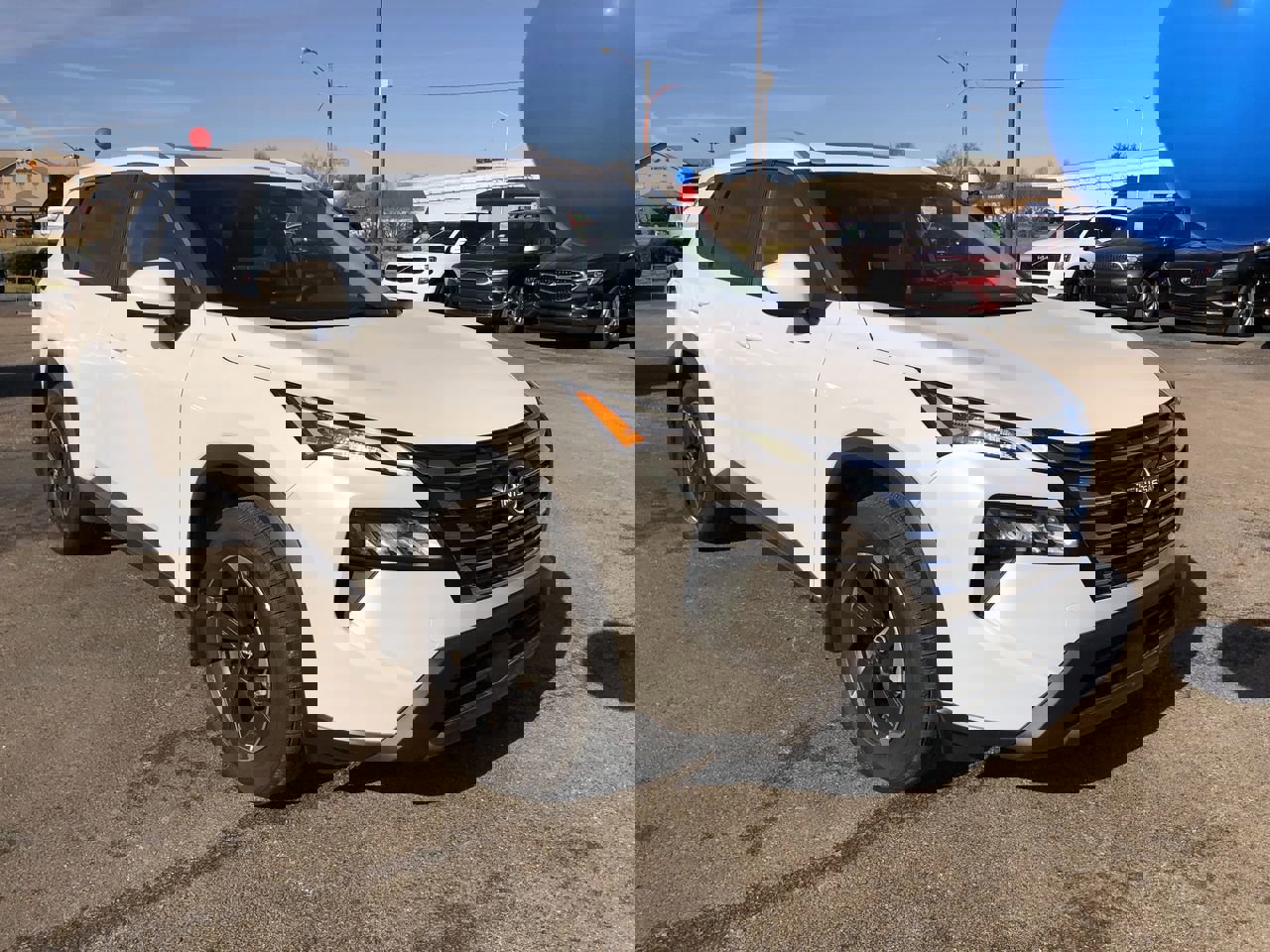 Used 2025 Nissan Rogue SV w/ SV Premium Package image 7