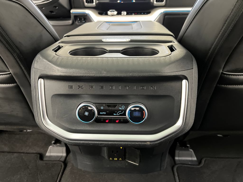 Used 2025 Ford Expedition Platinum AWD/4WD image 29
