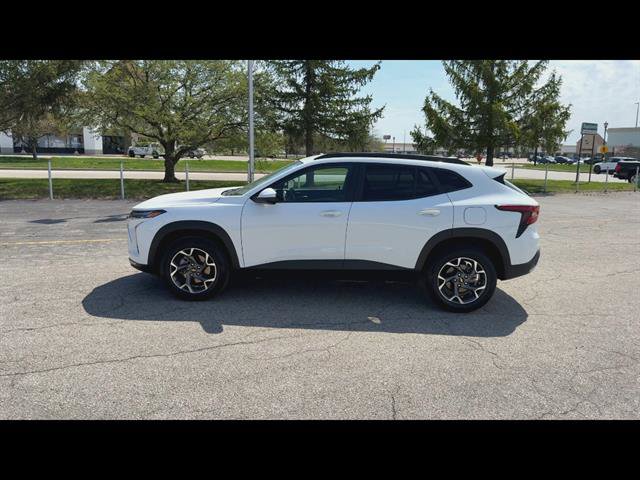 Used 2024 Chevrolet Trax LT w/ Driver Confidence Package FWD image 32