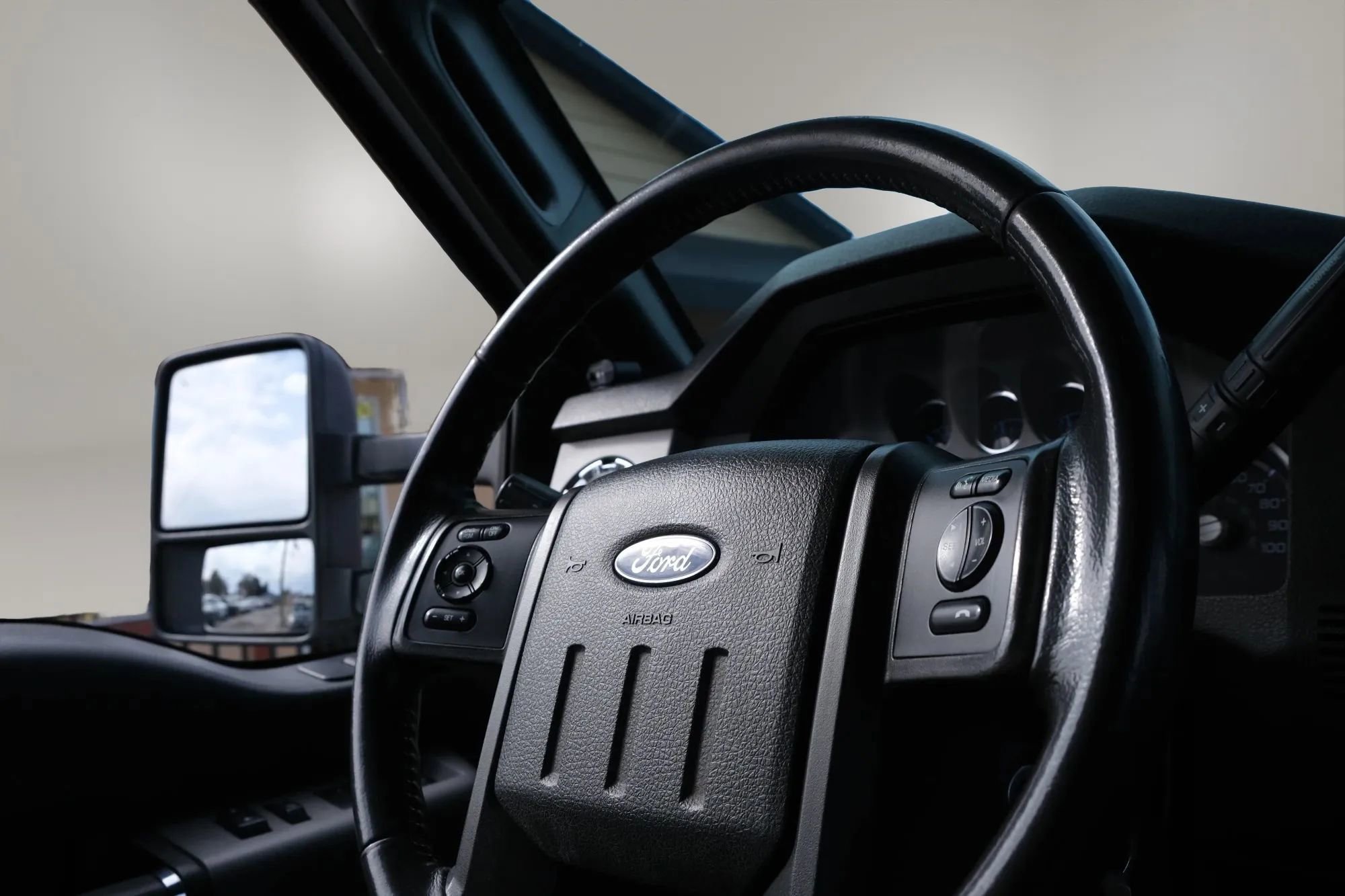 Used 2015 Ford F350 Lariat w/ Lariat Interior Package image 60