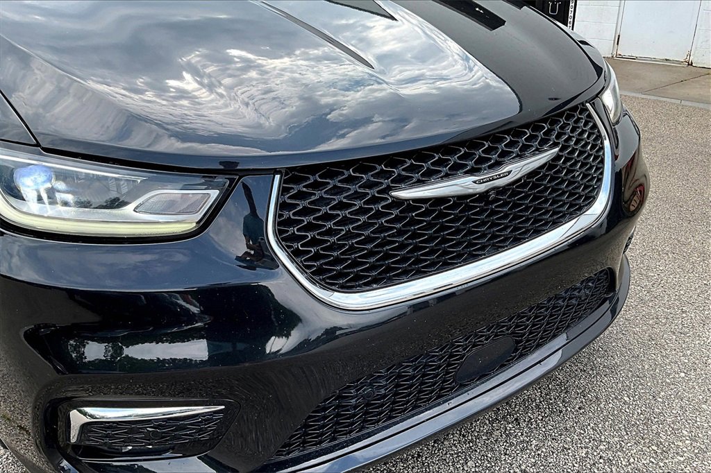 Used 2022 Chrysler Pacifica Limited image 33