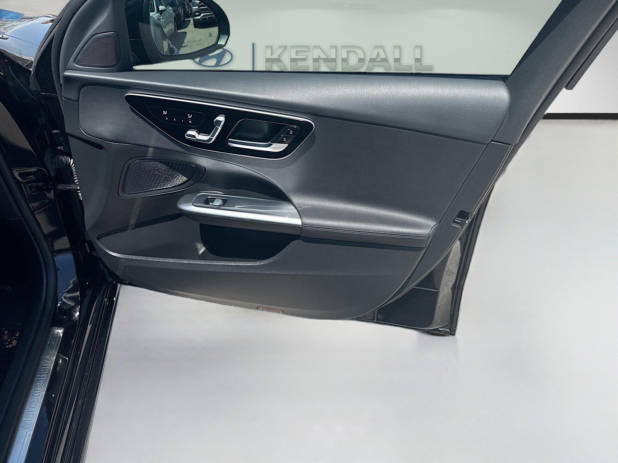 Used 2025 Mercedes-Benz C 300 Sedan image 31