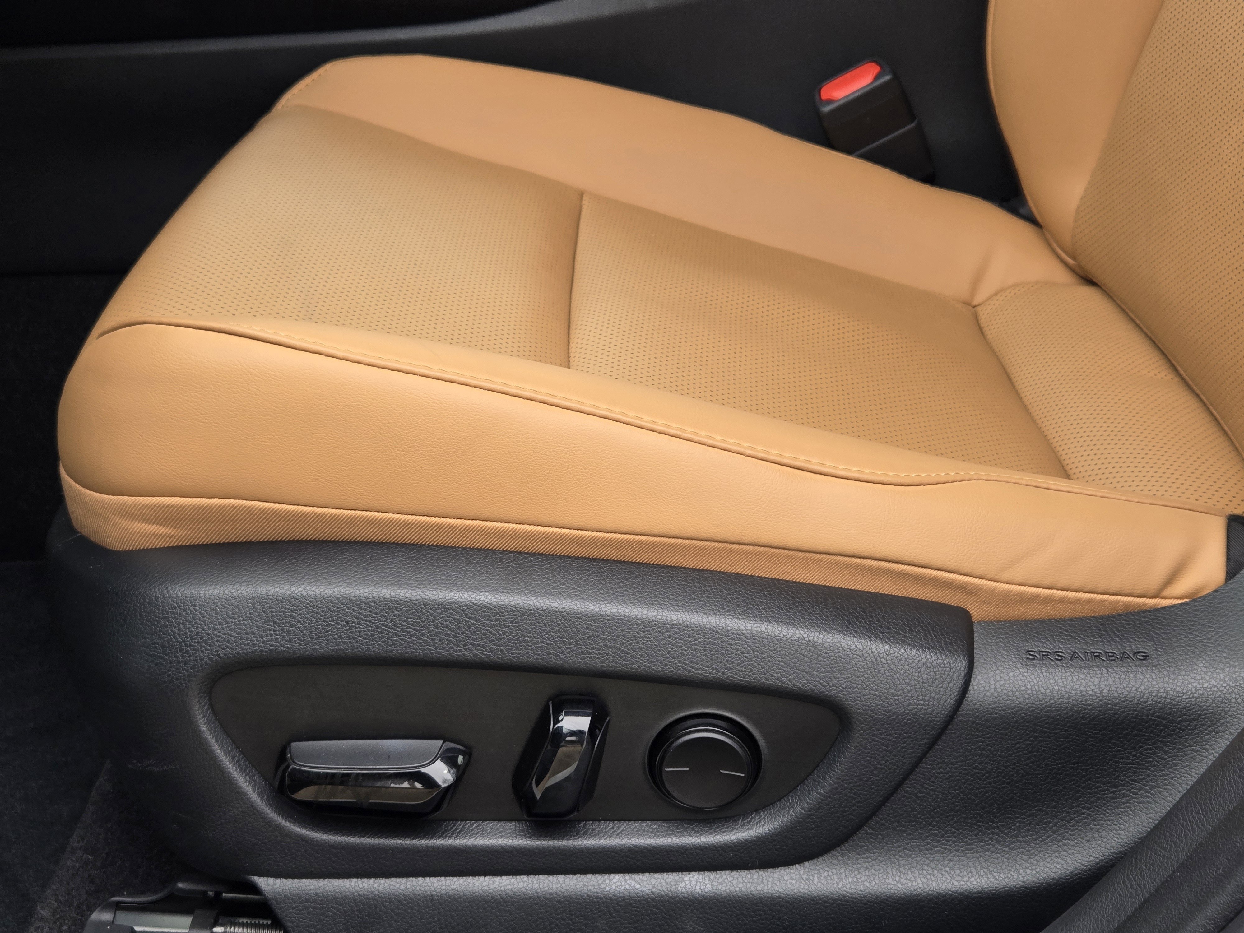 Used 2025 Lexus UX 300h FWD image 33