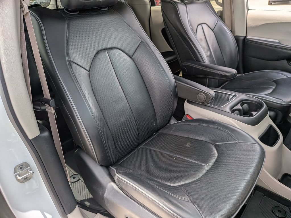 Used 2020 Chrysler Pacifica Limited w/ Advanced Safetytec Group FWD image 34
