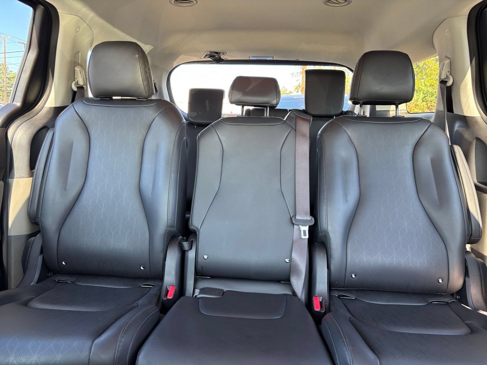 Used 2026 Kia Carnival FWD image 40