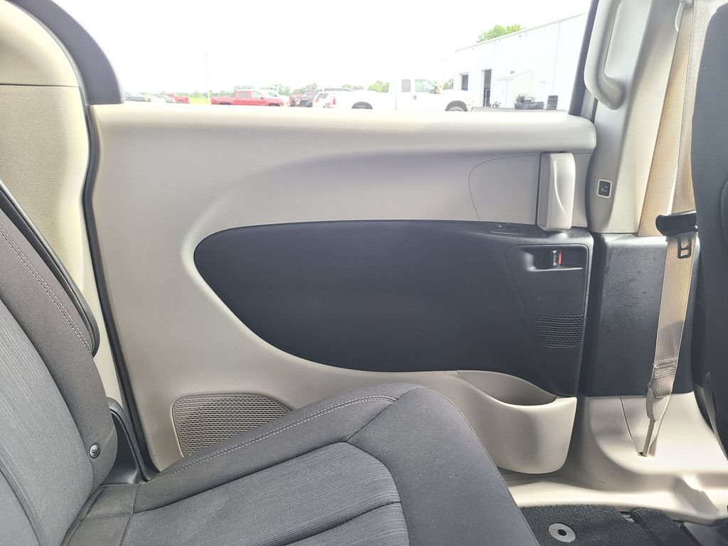 Used 2023 Chrysler Voyager LX FWD image 17