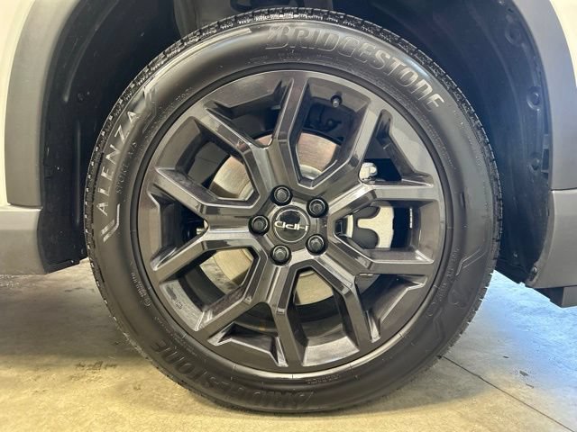 Certified 2025 Honda Pilot Touring image 12