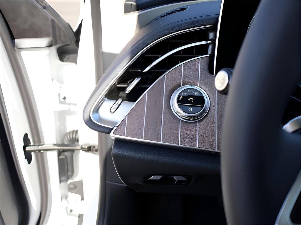 Used 2025 Mercedes-Benz E 350 4MATIC Sedan image 37