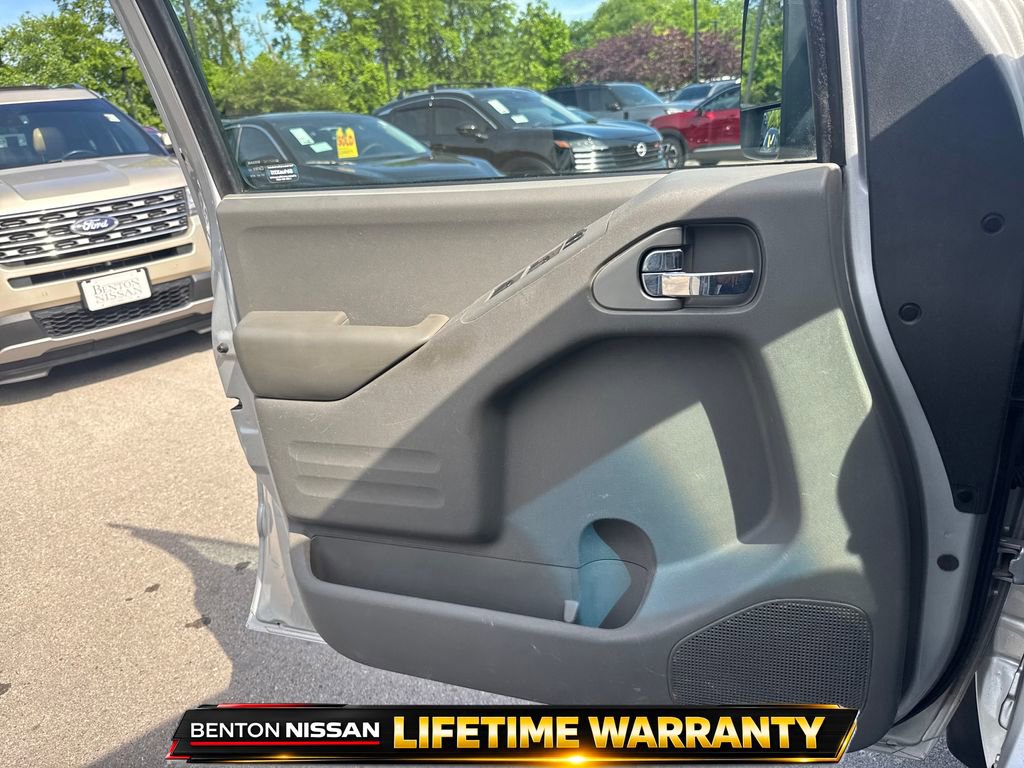 Used 2018 Nissan Frontier SV AWD/4WD image 11