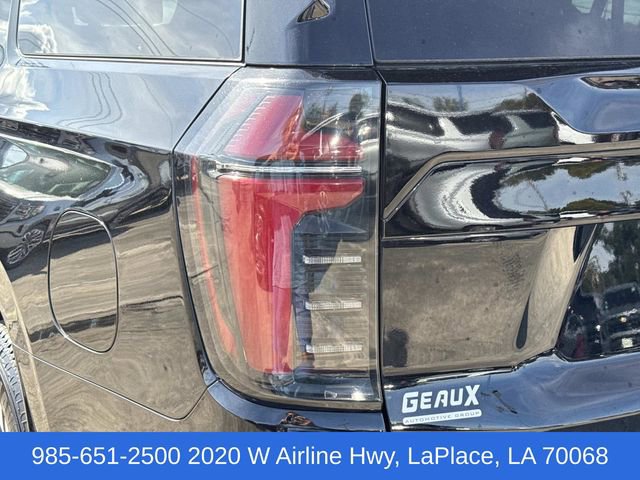 Used 2025 Chevrolet Suburban Z71 image 14