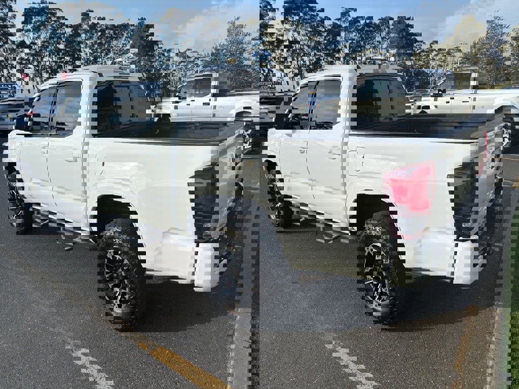 Used 2020 Toyota Tacoma SR image 3